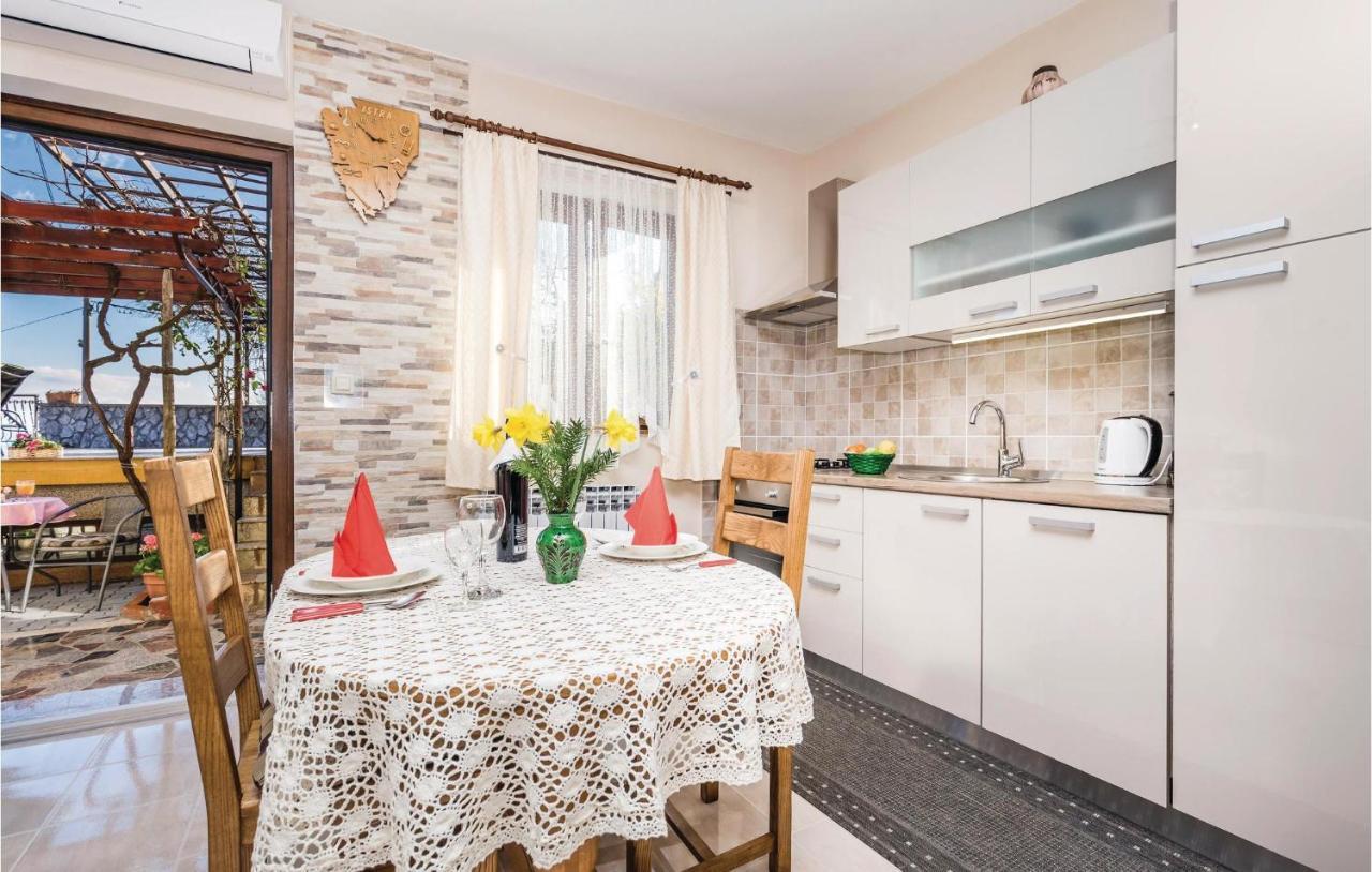 Cozy Apartment In Lovran With Kitchen Bagian luar foto