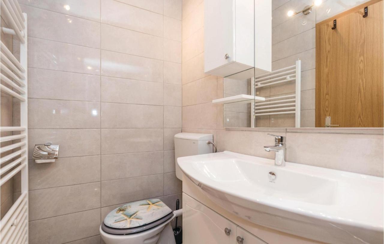 Cozy Apartment In Lovran With Kitchen Bagian luar foto