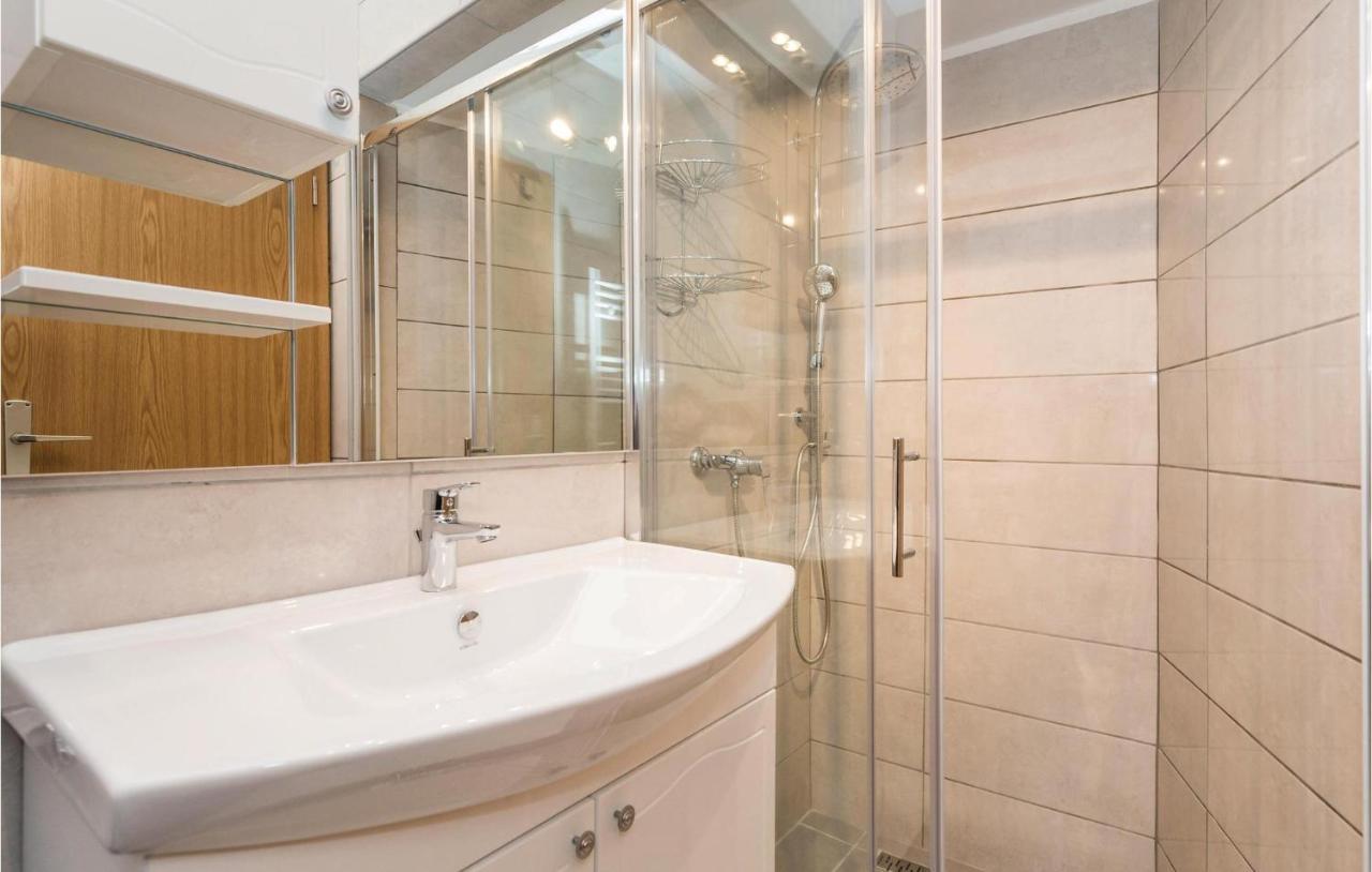 Cozy Apartment In Lovran With Kitchen Bagian luar foto
